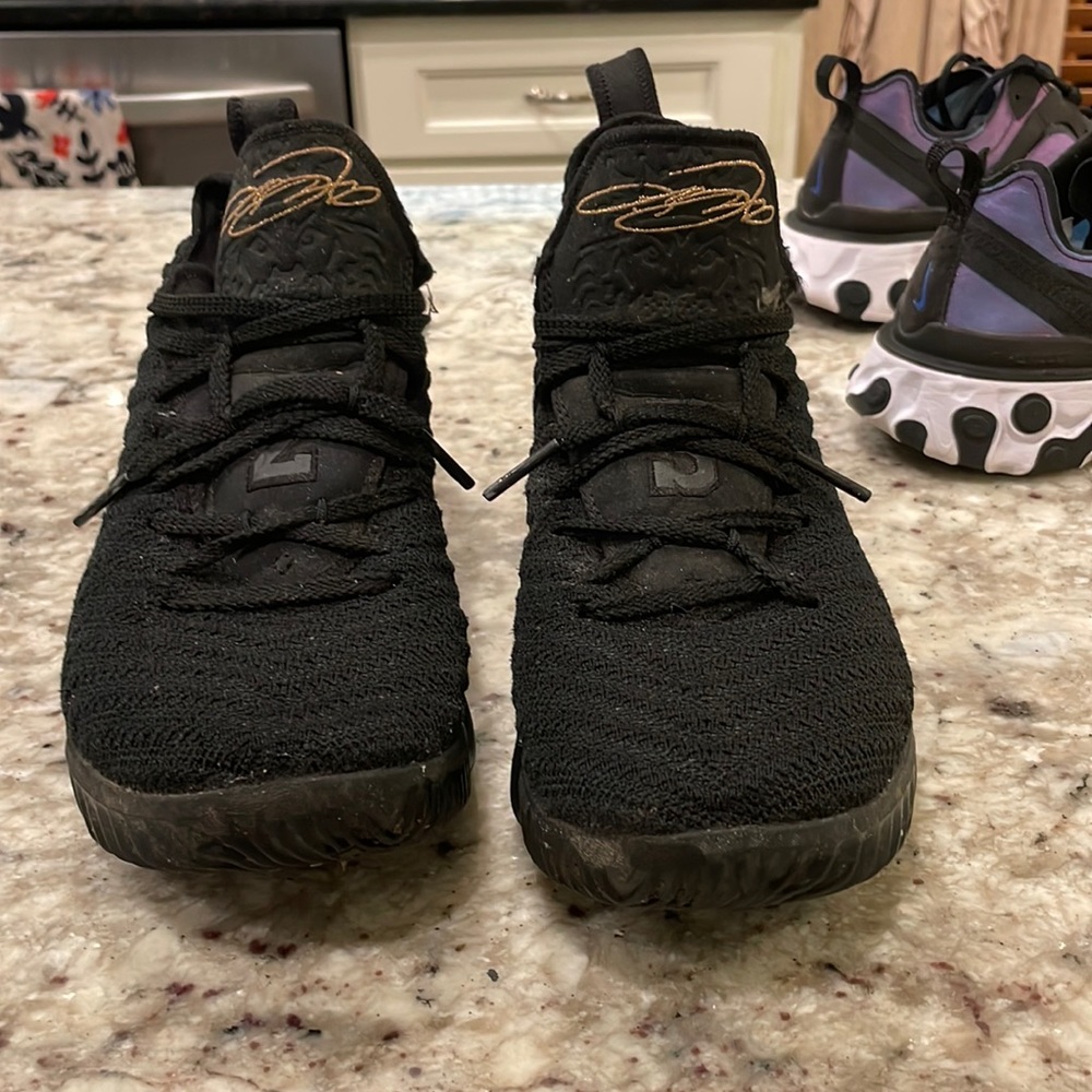 Lebron basketball shoes
